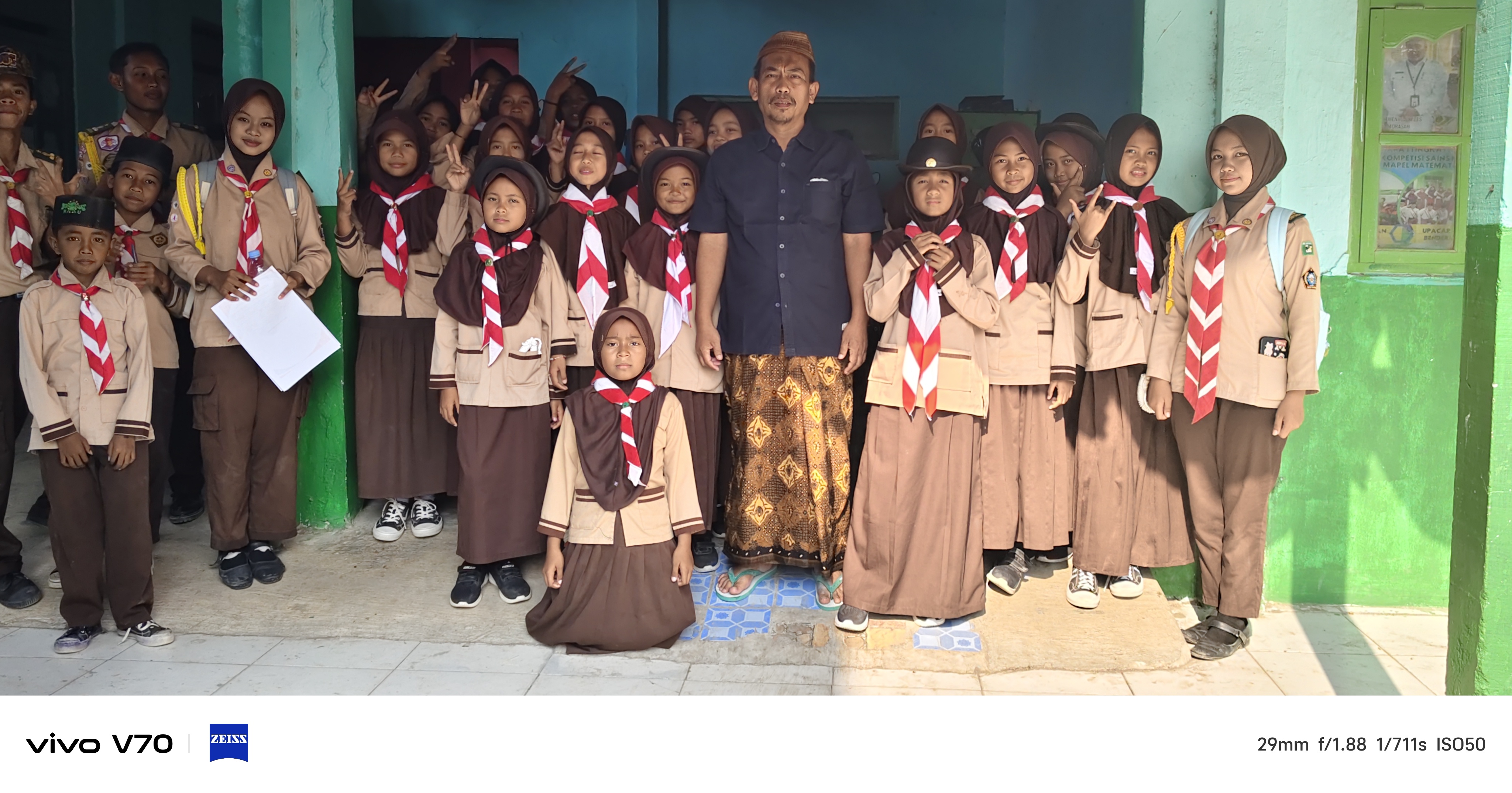 Berikan Semangat, Kepala MI Sambangi Latihan Pramuka di MI Sirojut Tholibin